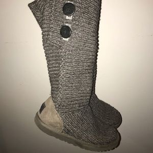 Gently worn grey knit Ugg’s